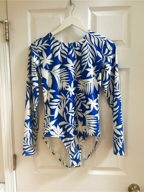 KATE SPADE Long Sleeve Blue and White Floral Swimsuit size M